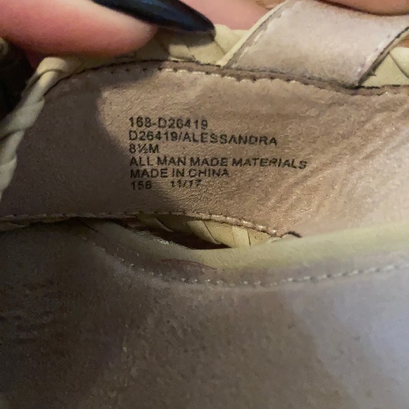 Shoes - Picture 6 of 7